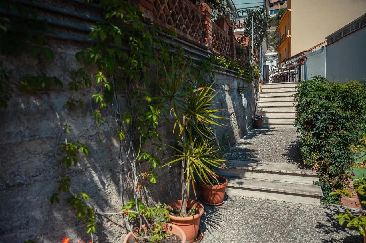 Elegant R&B Floridia Bed & Breakfast Taormina Italy