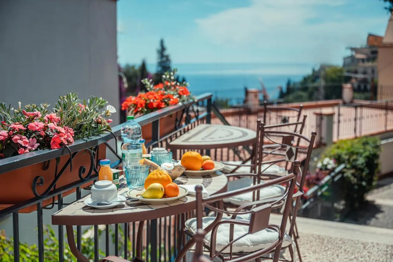 Elegant R&B Floridia Bed & Breakfast Taormina