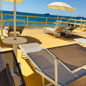 Apartahotel Sirina House